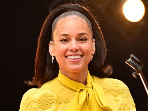 alicia keys swimsuit|Alicia Keys Shows Off Her Curves in Bikini from Her .